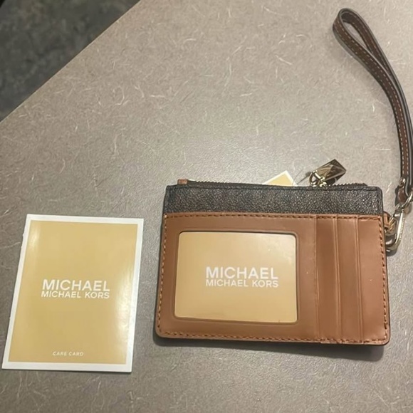 🤎💛Micheal Kors mini wallet💛🤎 - Picture 2 of 3